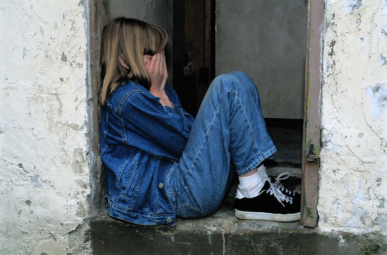 Child crying in doorway.